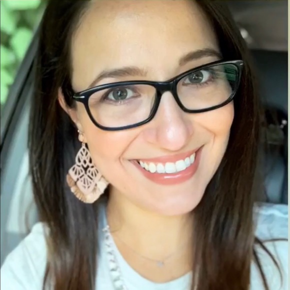 Meet Your Posher - Picture 4 of 7